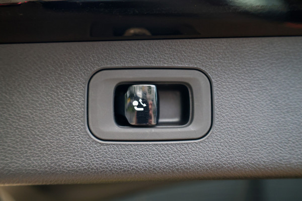 Mercedes-Benz E-Klasse Estate 300 e AMG Line | BTW | PANO | HYPERSCREEN | BURMESTER | 360 | KEYLESS | ELEK TREKHAAK |