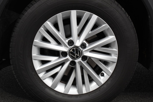 Volkswagen T-Roc 1.5 TSI 150pk DSG Life Navigatie Apple Carplay/Android Auto Parkeersensoren Camera Adaptive Cruise Control Park Assist StoelverwarmingVirtual Cockpit