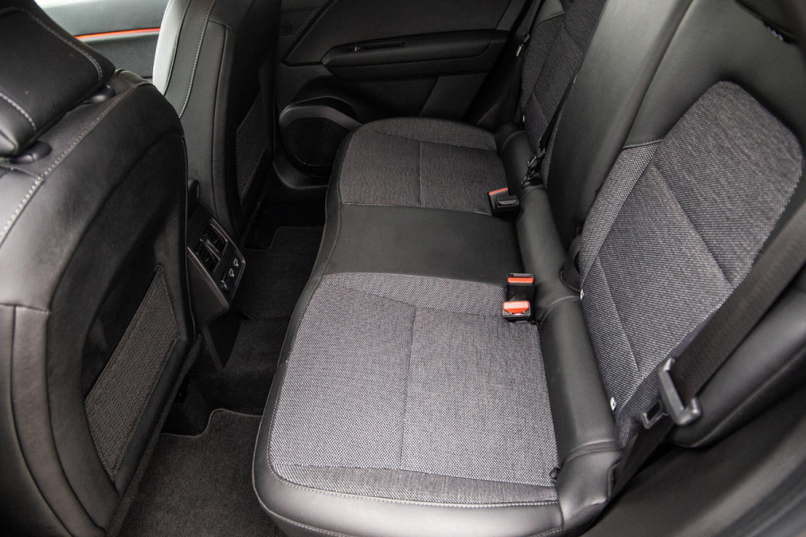 Renault Captur Renault Captur E-TECH Plug-in Hybrid Rive Gauche BLACK LINE / CRUISE CONTROLE / NAVI / CARPLAY
