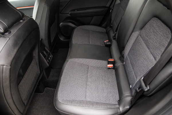 Renault Captur Renault Captur E-TECH Plug-in Hybrid Rive Gauche BLACK LINE / CRUISE CONTROLE / NAVI / CARPLAY