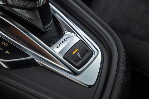 Renault Captur Renault Captur E-TECH Plug-in Hybrid Rive Gauche BLACK LINE / CRUISE CONTROLE / NAVI / CARPLAY