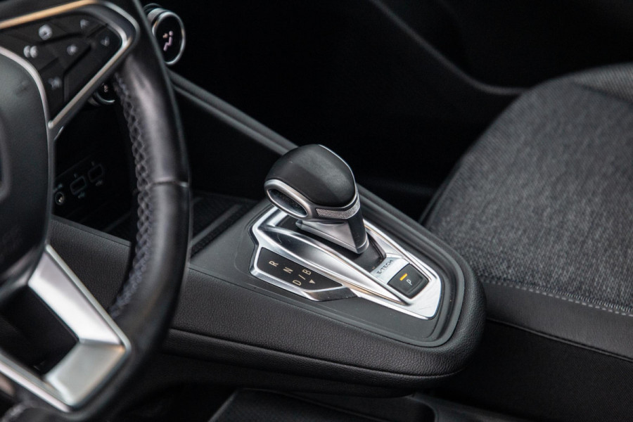 Renault Captur Renault Captur E-TECH Plug-in Hybrid Rive Gauche BLACK LINE / CRUISE CONTROLE / NAVI / CARPLAY
