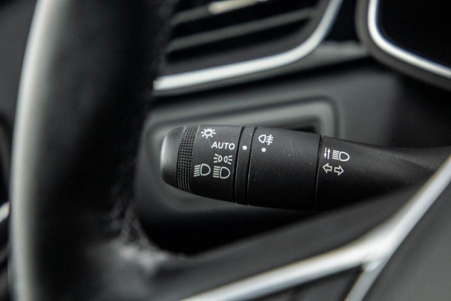Renault Captur Renault Captur E-TECH Plug-in Hybrid Rive Gauche BLACK LINE / CRUISE CONTROLE / NAVI / CARPLAY