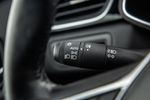 Renault Captur Renault Captur E-TECH Plug-in Hybrid Rive Gauche BLACK LINE / CRUISE CONTROLE / NAVI / CARPLAY