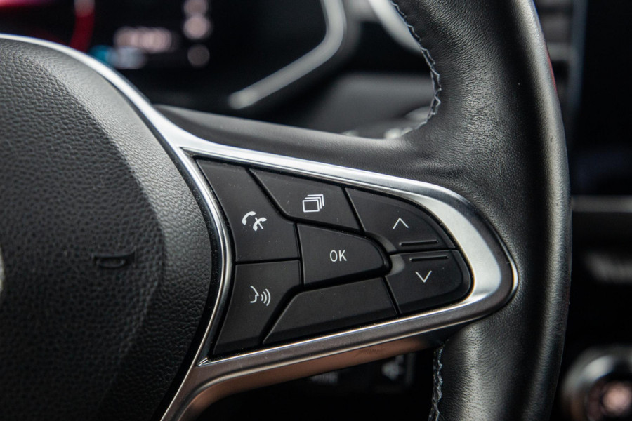 Renault Captur Renault Captur E-TECH Plug-in Hybrid Rive Gauche BLACK LINE / CRUISE CONTROLE / NAVI / CARPLAY
