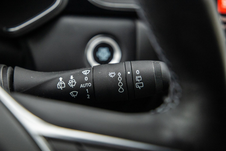 Renault Captur Renault Captur E-TECH Plug-in Hybrid Rive Gauche BLACK LINE / CRUISE CONTROLE / NAVI / CARPLAY