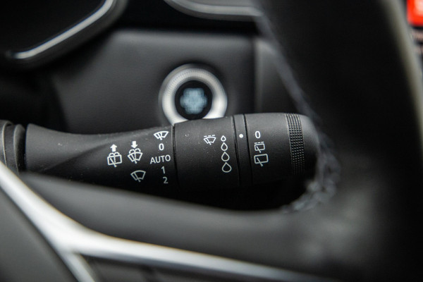 Renault Captur Renault Captur E-TECH Plug-in Hybrid Rive Gauche BLACK LINE / CRUISE CONTROLE / NAVI / CARPLAY