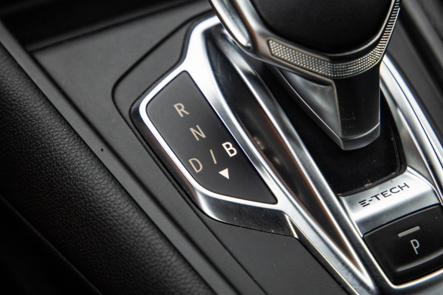 Renault Captur Renault Captur E-TECH Plug-in Hybrid Rive Gauche BLACK LINE / CRUISE CONTROLE / NAVI / CARPLAY