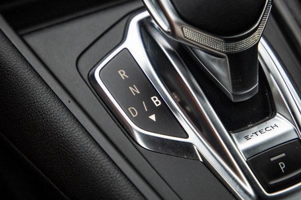Renault Captur Renault Captur E-TECH Plug-in Hybrid Rive Gauche BLACK LINE / CRUISE CONTROLE / NAVI / CARPLAY