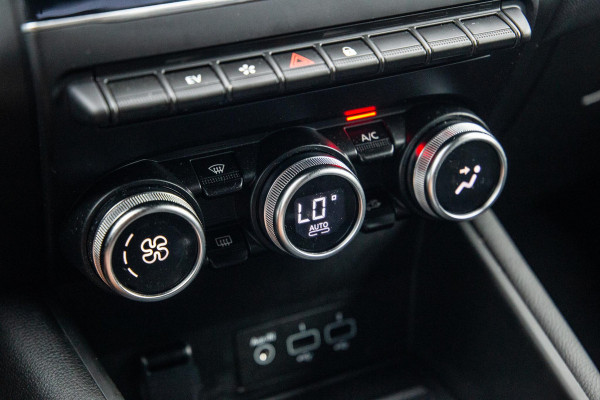 Renault Captur Renault Captur E-TECH Plug-in Hybrid Rive Gauche BLACK LINE / CRUISE CONTROLE / NAVI / CARPLAY