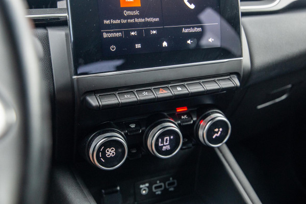 Renault Captur Renault Captur E-TECH Plug-in Hybrid Rive Gauche BLACK LINE / CRUISE CONTROLE / NAVI / CARPLAY