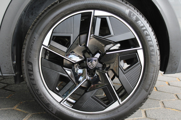 Peugeot 408 1.6 HYbrid 225 EAT8 GT | Panoramadak | Winterpack | Luxe!