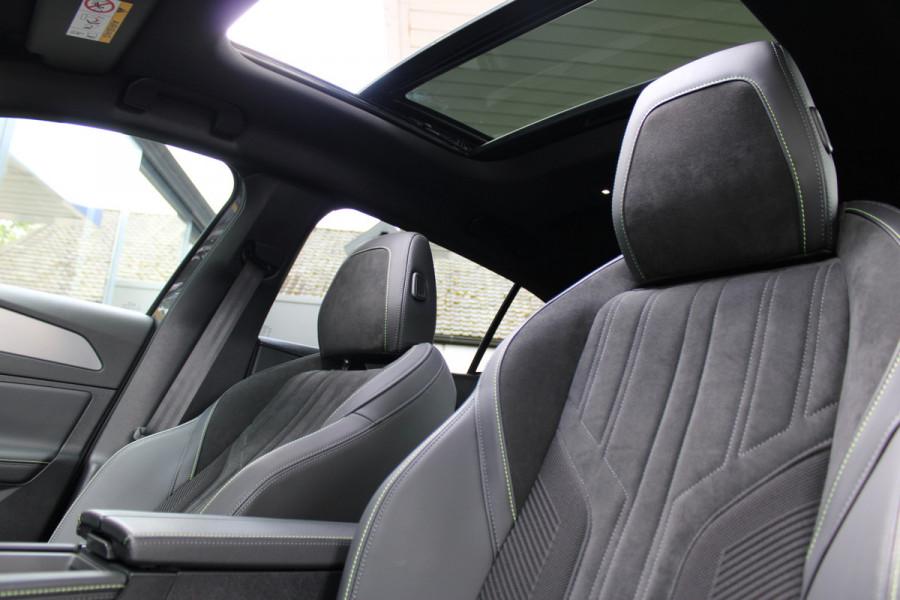 Peugeot 408 1.6 HYbrid 225 EAT8 GT | Panoramadak | Winterpack | Luxe!