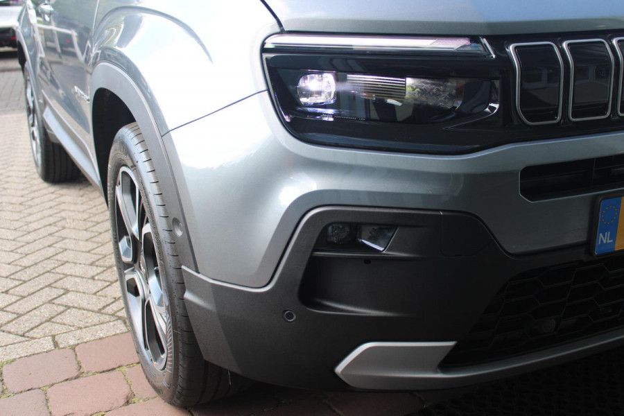 Jeep Avenger 1.2 e-Hybrid 110PK SUMMIT | PANORAMA SCHUIF/KANTEL DAK | INFOTAINMENT & CONVENIENCE PACK: NAVIGATIE/VERKEERBORDENINFORMATIE/KEYLESS ENTRY EN START/HANDSFREE ELEKTRISCH BEDIENBARE ACHTERKLEP/JBL AUDIO SYSTEM/AFDEKKING MIDDENCONSOLE | WINTERPACK: STOELVERWARMING/VERWARMBARE VOORRUITRAND | 18" LICHTMETAAL DIAMOND CUT | ADAPTIVE CRUISE CONTROL + LANE CENTERINGASSIST | SELEC-TERRAIN DRIVING MODE SELECT | 360° PARKEERSENSENSOREN | ACHTERUITRIJCAMERA 180° MET DRONE-VIEW | AUTOMATISCH GROOTLICHT | BLIND SPOT WARNING | FULL LED KOPLAMPEN | ZWART DAK |DRAADLOZE APPLE CARPLAY/AND