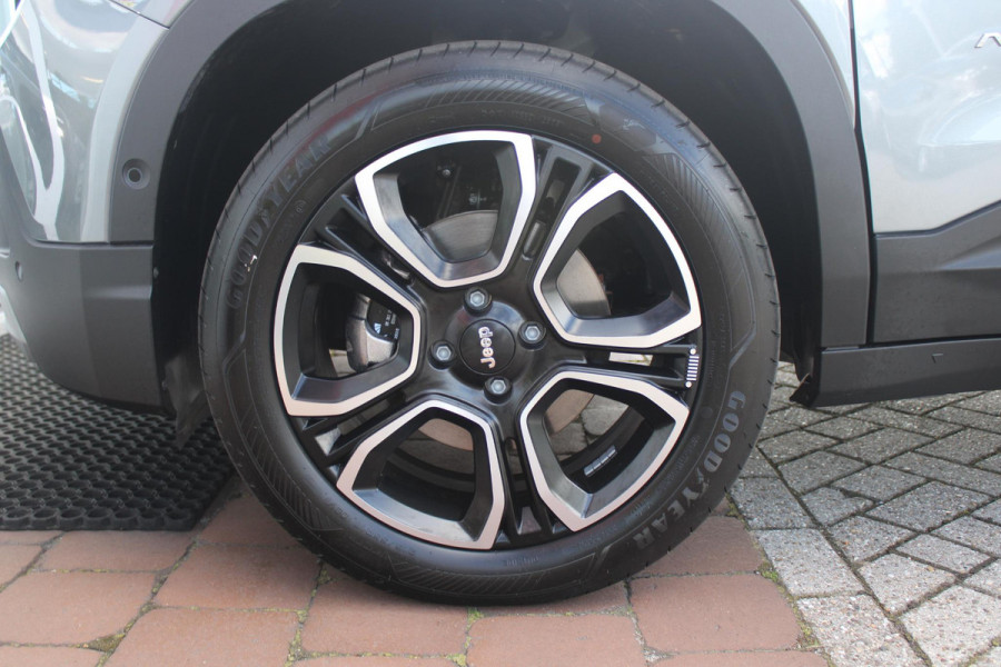 Jeep Avenger 1.2 e-Hybrid 110PK SUMMIT | PANORAMA SCHUIF/KANTEL DAK | INFOTAINMENT & CONVENIENCE PACK: NAVIGATIE/VERKEERBORDENINFORMATIE/KEYLESS ENTRY EN START/HANDSFREE ELEKTRISCH BEDIENBARE ACHTERKLEP/JBL AUDIO SYSTEM/AFDEKKING MIDDENCONSOLE | WINTERPACK: STOELVERWARMING/VERWARMBARE VOORRUITRAND | 18" LICHTMETAAL DIAMOND CUT | ADAPTIVE CRUISE CONTROL + LANE CENTERINGASSIST | SELEC-TERRAIN DRIVING MODE SELECT | 360° PARKEERSENSENSOREN | ACHTERUITRIJCAMERA 180° MET DRONE-VIEW | AUTOMATISCH GROOTLICHT | BLIND SPOT WARNING | FULL LED KOPLAMPEN | ZWART DAK |DRAADLOZE APPLE CARPLAY/AND