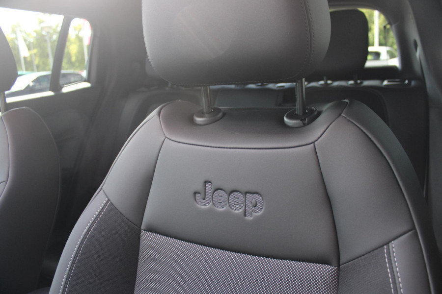 Jeep Avenger 1.2 e-Hybrid 110PK SUMMIT | PANORAMA SCHUIF/KANTEL DAK | INFOTAINMENT & CONVENIENCE PACK: NAVIGATIE/VERKEERBORDENINFORMATIE/KEYLESS ENTRY EN START/HANDSFREE ELEKTRISCH BEDIENBARE ACHTERKLEP/JBL AUDIO SYSTEM/AFDEKKING MIDDENCONSOLE | WINTERPACK: STOELVERWARMING/VERWARMBARE VOORRUITRAND | 18" LICHTMETAAL DIAMOND CUT | ADAPTIVE CRUISE CONTROL + LANE CENTERINGASSIST | SELEC-TERRAIN DRIVING MODE SELECT | 360° PARKEERSENSENSOREN | ACHTERUITRIJCAMERA 180° MET DRONE-VIEW | AUTOMATISCH GROOTLICHT | BLIND SPOT WARNING | FULL LED KOPLAMPEN | ZWART DAK |DRAADLOZE APPLE CARPLAY/AND