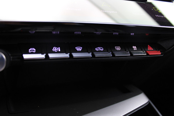 Peugeot 408 1.6 HYbrid 225 EAT8 GT | Panoramadak | Winterpack | Luxe!