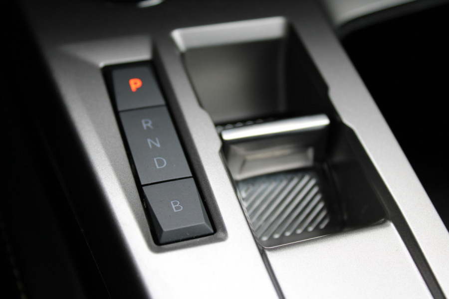 Peugeot 408 1.6 HYbrid 225 EAT8 GT | Panoramadak | Winterpack | Luxe!