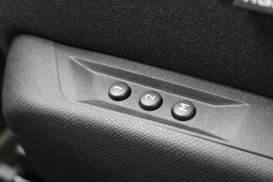 Peugeot 408 1.6 HYbrid 225 EAT8 GT | Panoramadak | Winterpack | Luxe!