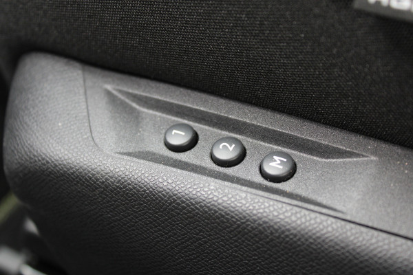Peugeot 408 1.6 HYbrid 225 EAT8 GT | Panoramadak | Winterpack | Luxe!