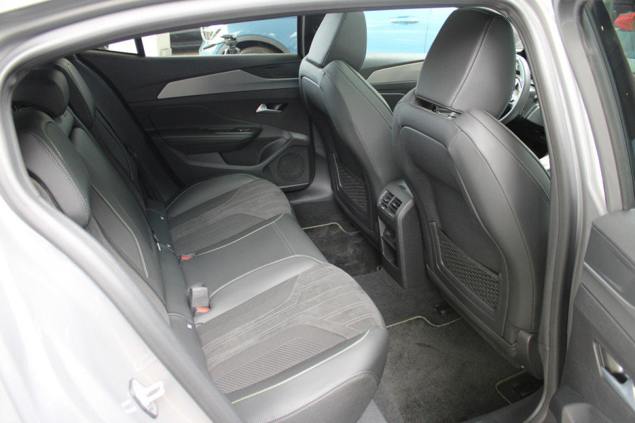Peugeot 408 1.6 HYbrid 225 EAT8 GT | Panoramadak | Winterpack | Luxe!