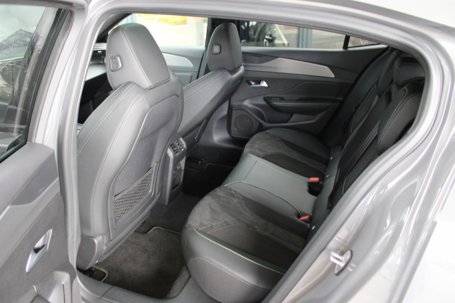 Peugeot 408 1.6 HYbrid 225 EAT8 GT | Panoramadak | Winterpack | Luxe!
