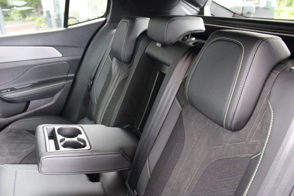 Peugeot 408 1.6 HYbrid 225 EAT8 GT | Panoramadak | Winterpack | Luxe!