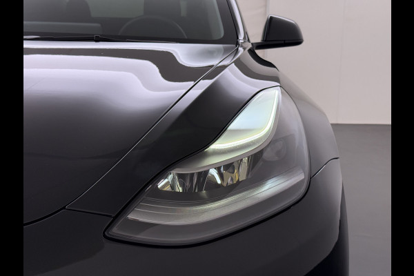 Tesla Model 3 Performance AWD 513PK Facelift Warmtepomp Lmv 20" Panoramadak Adap.Cruise Elek.Verwarmde Stoelen+Memory Inductieladen Navi Camer SOH 85.6% Led Pdc Privacy Glas Elek.Achterklep Keyless 4WD Fabrieksgarantie op Accu en Motor tot 18-02-2029/192.000KM