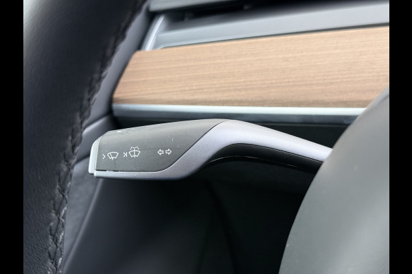 Tesla Model 3 Performance AWD 513PK Facelift Warmtepomp Lmv 20" Panoramadak Adap.Cruise Elek.Verwarmde Stoelen+Memory Inductieladen Navi Camer SOH 85.6% Led Pdc Privacy Glas Elek.Achterklep Keyless 4WD Fabrieksgarantie op Accu en Motor tot 18-02-2029/192.000KM