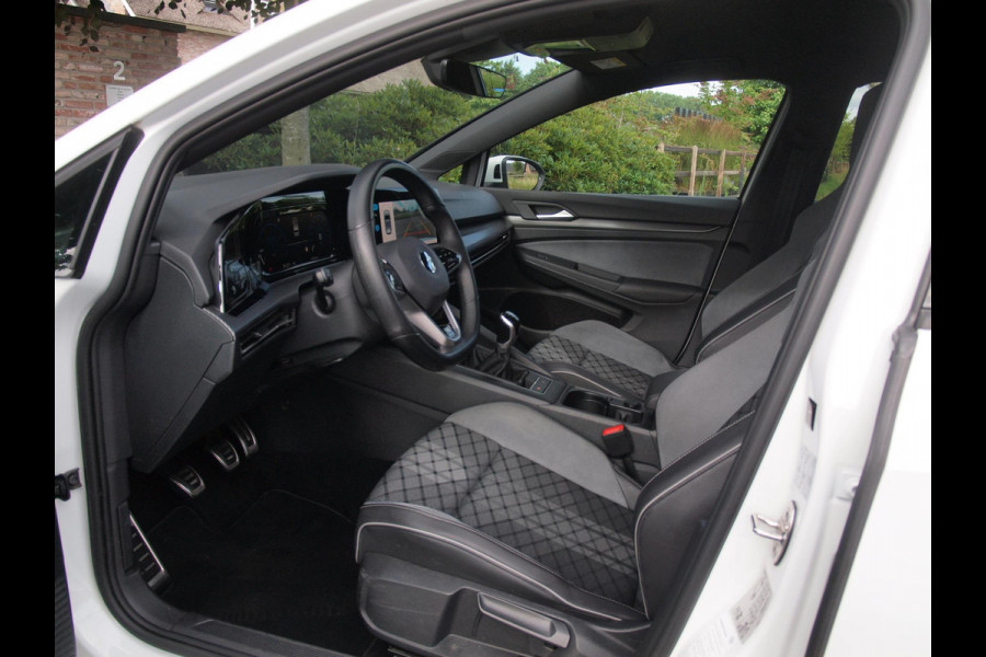 Volkswagen Golf Variant 1.5 TSI R-Line | Camera | Sfeerverlichting | ACC | Apple Carplay | NL-Auto |