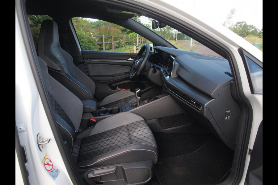 Volkswagen Golf Variant 1.5 TSI R-Line | Camera | Sfeerverlichting | ACC | Apple Carplay | NL-Auto |