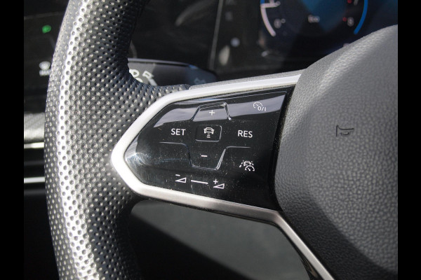 Volkswagen Golf Variant 1.5 TSI R-Line | Camera | Sfeerverlichting | ACC | Apple Carplay | NL-Auto |