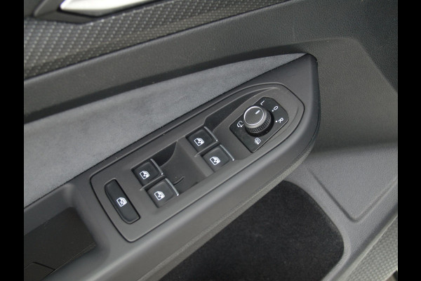 Volkswagen Golf Variant 1.5 TSI R-Line | Camera | Sfeerverlichting | ACC | Apple Carplay | NL-Auto |