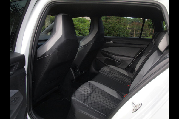 Volkswagen Golf Variant 1.5 TSI R-Line | Camera | Sfeerverlichting | ACC | Apple Carplay | NL-Auto |