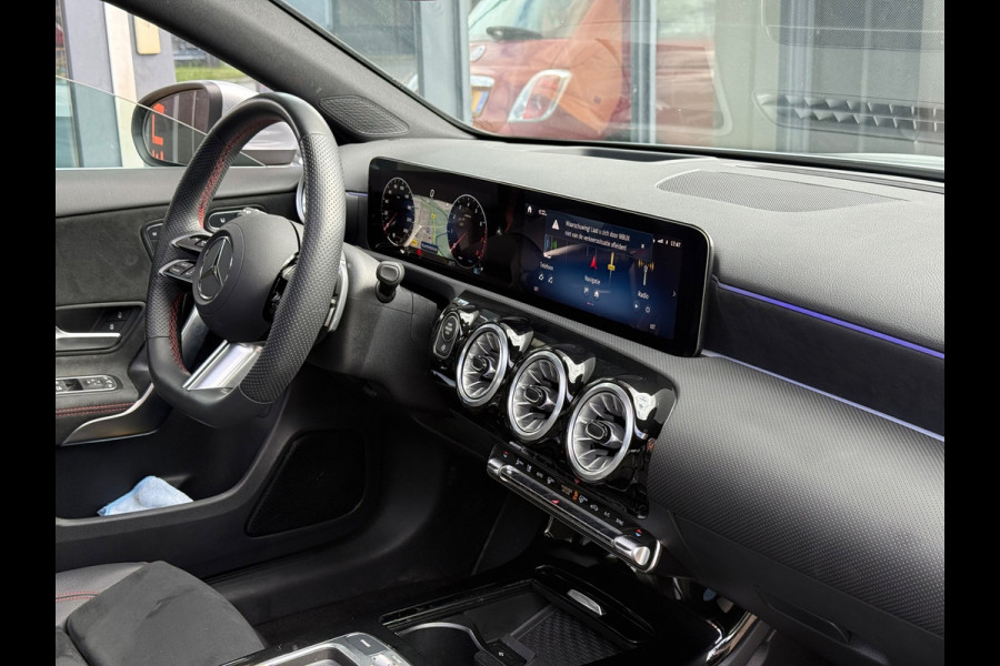 Mercedes-Benz A-Klasse 180 AMG Line | Pano | Sfeer | Airco | Cruise