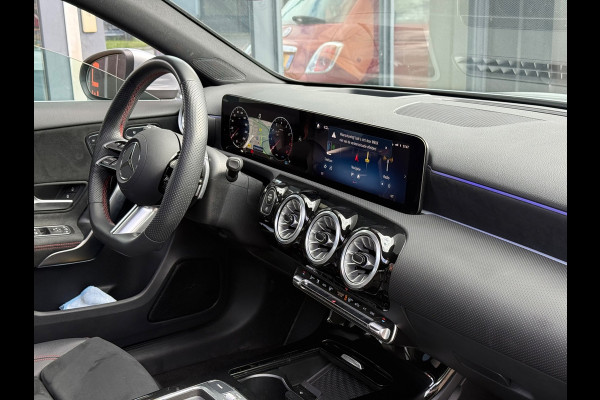 Mercedes-Benz A-Klasse 180 AMG Line | Pano | Sfeer | Airco | Cruise