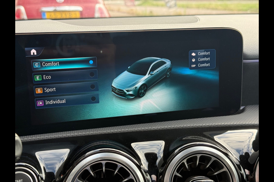 Mercedes-Benz A-Klasse 180 AMG Line | Pano | Sfeer | Airco | Cruise