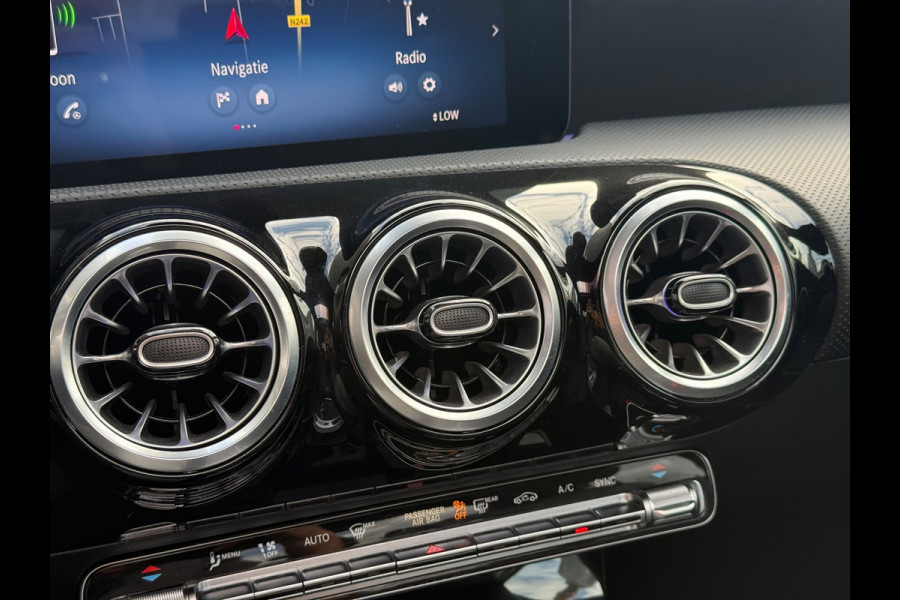 Mercedes-Benz A-Klasse 180 AMG Line | Pano | Sfeer | Airco | Cruise