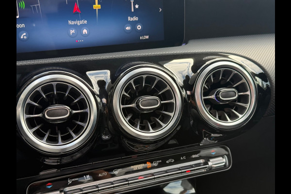 Mercedes-Benz A-Klasse 180 AMG Line | Pano | Sfeer | Airco | Cruise