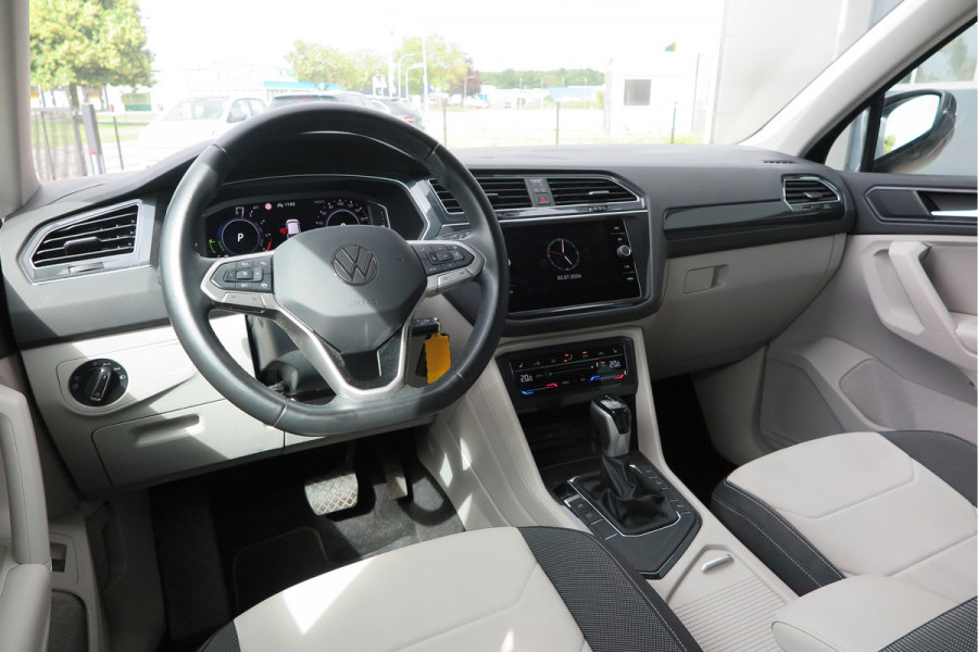 Volkswagen Tiguan 1.4 TSI eHybrid Elegance 245pk DSG ,Led matrix,Virtual cockpit,Trekhaak,Stoelverwarming, Led, DAB+ , PDC, LMV Stuurwiel verwarmd, Carplay etc .