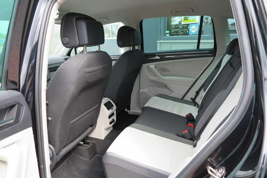 Volkswagen Tiguan 1.4 TSI eHybrid Elegance 245pk DSG ,Led matrix,Virtual cockpit,Trekhaak,Stoelverwarming, Led, DAB+ , PDC, LMV Stuurwiel verwarmd, Carplay etc .
