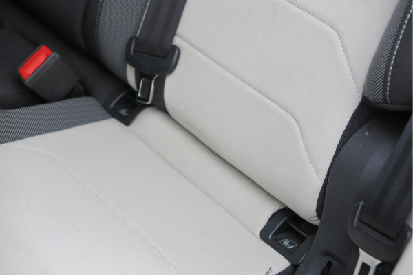 Volkswagen Tiguan 1.4 TSI eHybrid Elegance 245pk DSG ,Led matrix,Virtual cockpit,Trekhaak,Stoelverwarming, Led, DAB+ , PDC, LMV Stuurwiel verwarmd, Carplay etc .