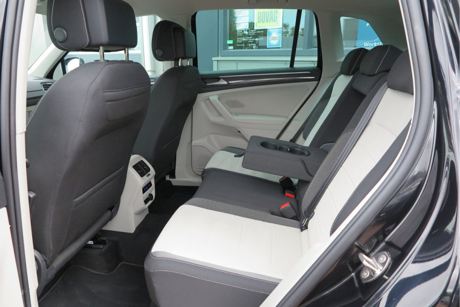 Volkswagen Tiguan 1.4 TSI eHybrid Elegance 245pk DSG ,Led matrix,Virtual cockpit,Trekhaak,Stoelverwarming, Led, DAB+ , PDC, LMV Stuurwiel verwarmd, Carplay etc .