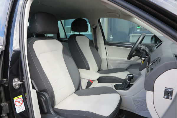Volkswagen Tiguan 1.4 TSI eHybrid Elegance 245pk DSG ,Led matrix,Virtual cockpit,Trekhaak,Stoelverwarming, Led, DAB+ , PDC, LMV Stuurwiel verwarmd, Carplay etc .