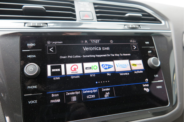 Volkswagen Tiguan 1.4 TSI eHybrid Elegance 245pk DSG ,Led matrix,Virtual cockpit,Trekhaak,Stoelverwarming, Led, DAB+ , PDC, LMV Stuurwiel verwarmd, Carplay etc .