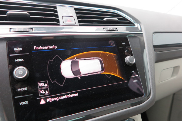 Volkswagen Tiguan 1.4 TSI eHybrid Elegance 245pk DSG ,Led matrix,Virtual cockpit,Trekhaak,Stoelverwarming, Led, DAB+ , PDC, LMV Stuurwiel verwarmd, Carplay etc .