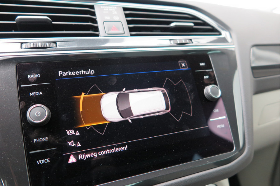 Volkswagen Tiguan 1.4 TSI eHybrid Elegance 245pk DSG ,Led matrix,Virtual cockpit,Trekhaak,Stoelverwarming, Led, DAB+ , PDC, LMV Stuurwiel verwarmd, Carplay etc .