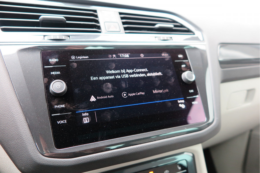 Volkswagen Tiguan 1.4 TSI eHybrid Elegance 245pk DSG ,Led matrix,Virtual cockpit,Trekhaak,Stoelverwarming, Led, DAB+ , PDC, LMV Stuurwiel verwarmd, Carplay etc .