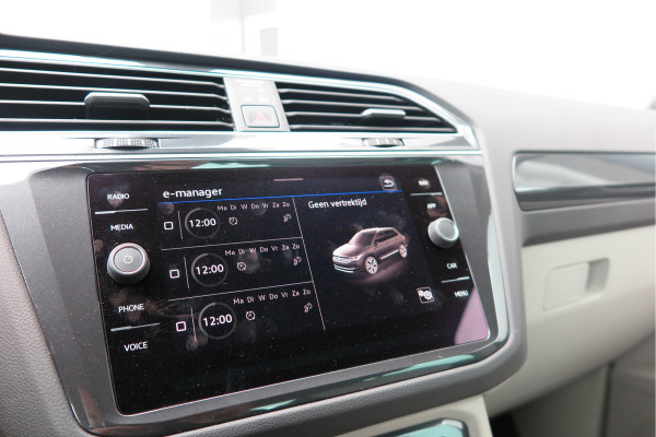 Volkswagen Tiguan 1.4 TSI eHybrid Elegance 245pk DSG ,Led matrix,Virtual cockpit,Trekhaak,Stoelverwarming, Led, DAB+ , PDC, LMV Stuurwiel verwarmd, Carplay etc .