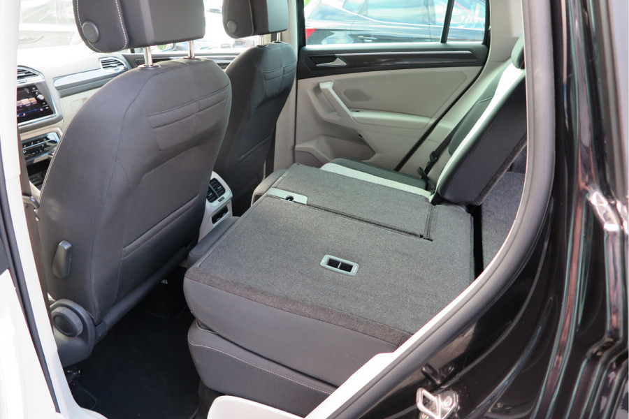 Volkswagen Tiguan 1.4 TSI eHybrid Elegance 245pk DSG ,Led matrix,Virtual cockpit,Trekhaak,Stoelverwarming, Led, DAB+ , PDC, LMV Stuurwiel verwarmd, Carplay etc .